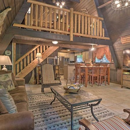 Snuggle Inn In The Heart Of Chalet Village! Gatlinburg Bagian luar foto