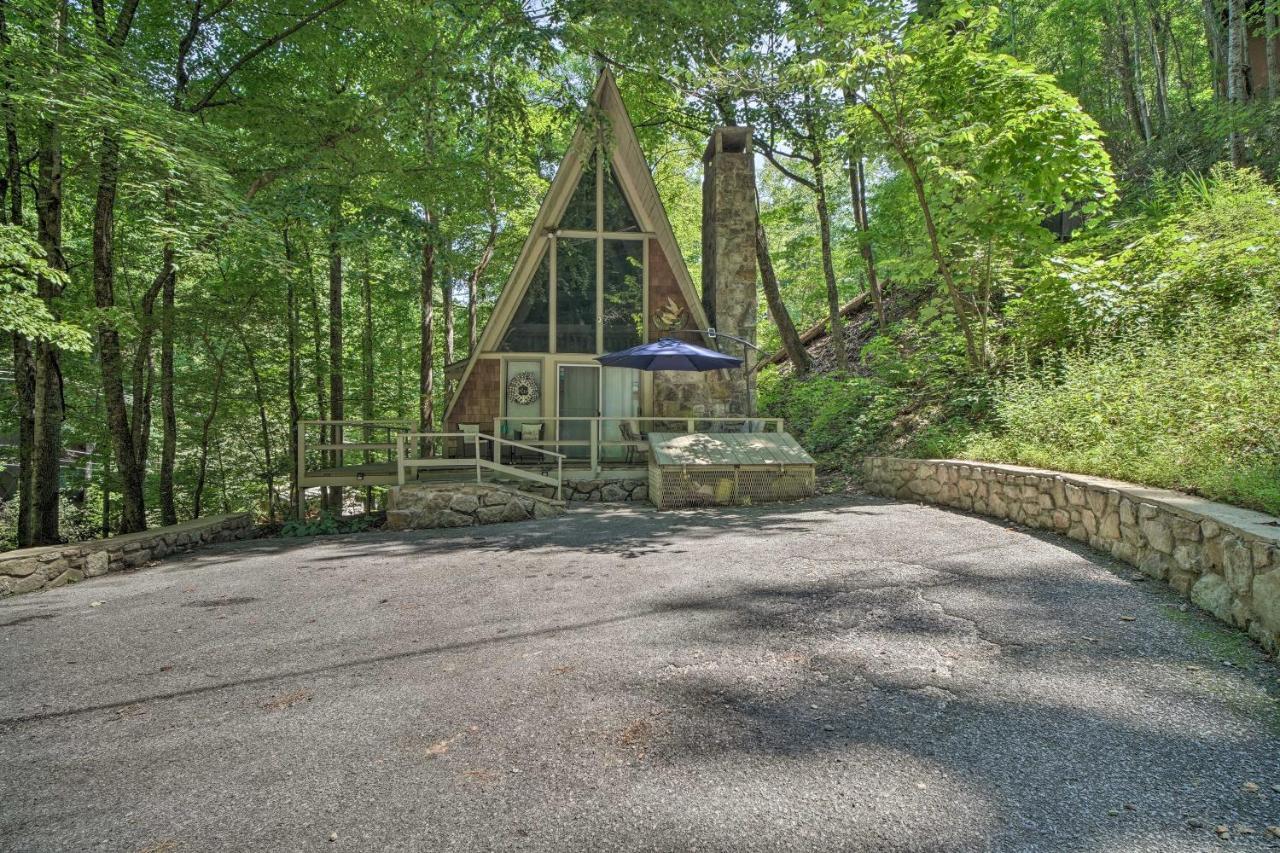 Snuggle Inn In The Heart Of Chalet Village! Gatlinburg Bagian luar foto