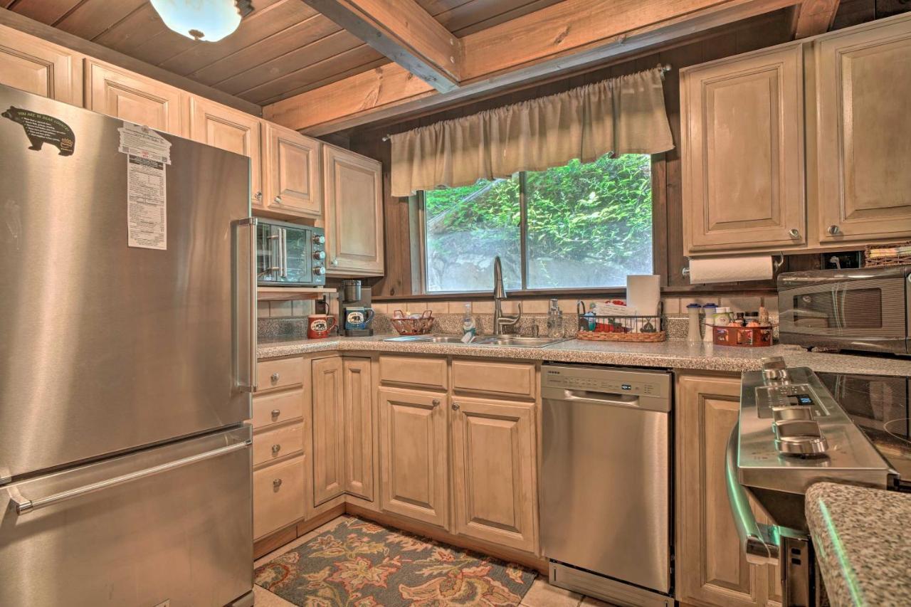 Snuggle Inn In The Heart Of Chalet Village! Gatlinburg Bagian luar foto