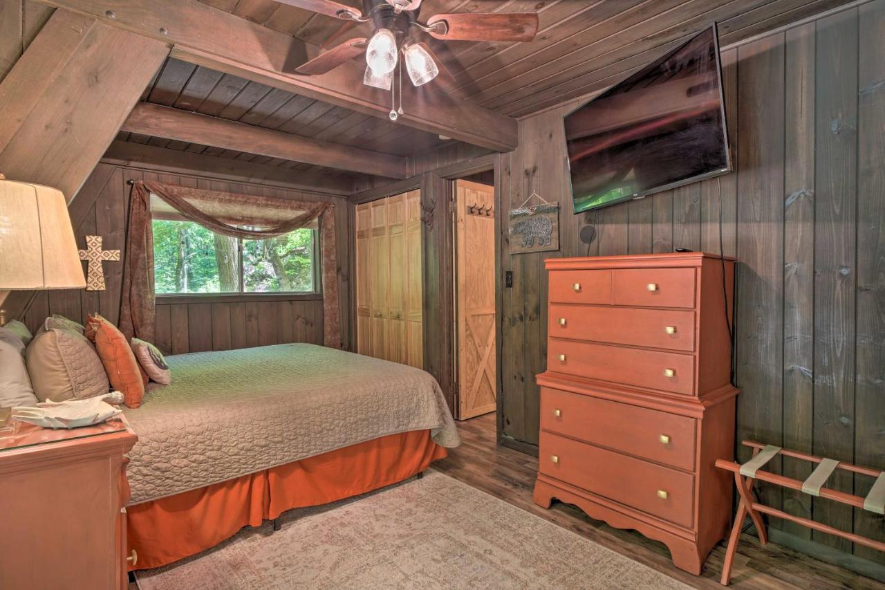Snuggle Inn In The Heart Of Chalet Village! Gatlinburg Bagian luar foto