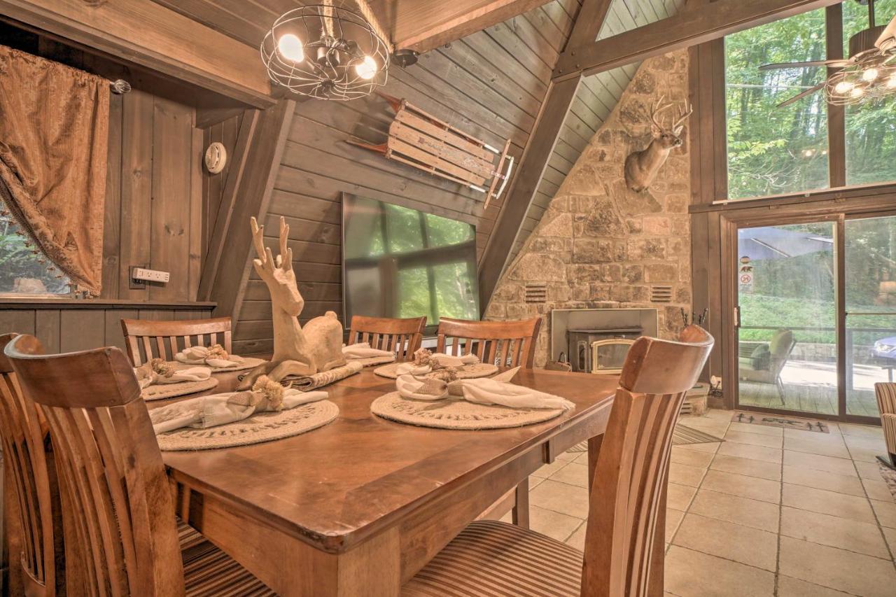 Snuggle Inn In The Heart Of Chalet Village! Gatlinburg Bagian luar foto