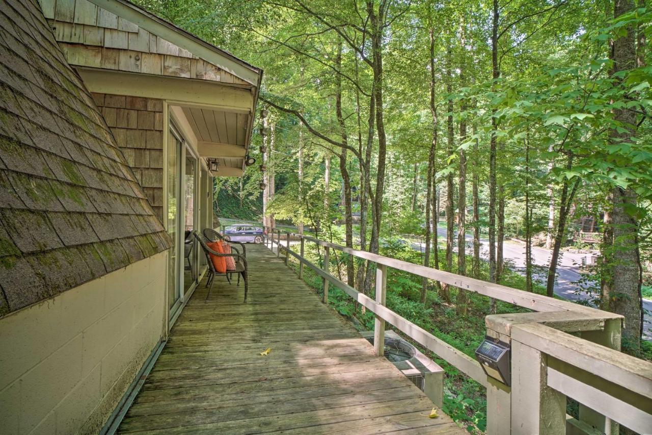 Snuggle Inn In The Heart Of Chalet Village! Gatlinburg Bagian luar foto